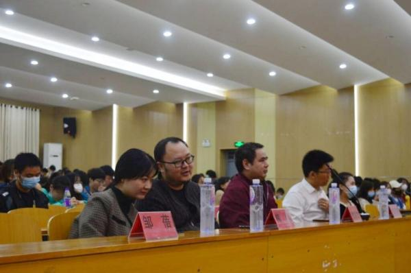 中心活动(图4) 中心活动(图4)